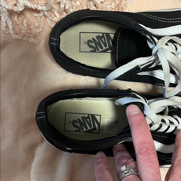 Vans sz9 Black and White Sneakers - Picture 2 of 8